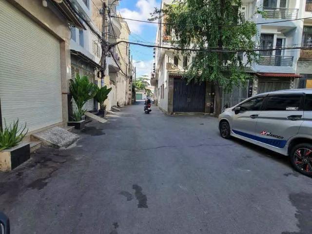 Bán nhà HXH 8m Dương Quảng Hàm, P6 Gò Vấp. DT: 20mx28m, CN: 548m2. Giá bán: 63 tỷ TL
