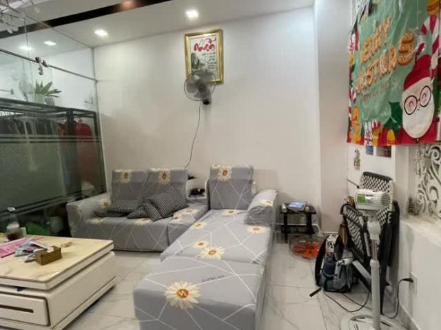 Bán nhà HXT nở hậu 80 m2, 4 tầng, 4PN, đường Hoàng Hoa Thám, p5. Ở ngay