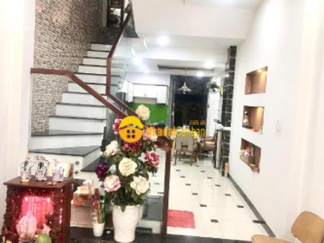 Bán nhà hẻm xe tải, gần vạn hạnh mall sư vạn hạnh, quận 10, dt 3.3x10, 2 tầng, 5.4. Tỷ