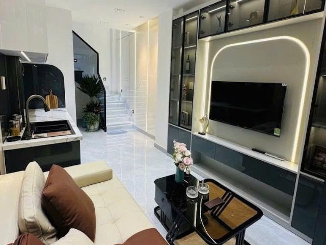 Bán nhà hẻm Xe hơi Nguyễn Thiện Thuật, QUẬN 3, x 7m 23 m2, giá 5.7 tỷ