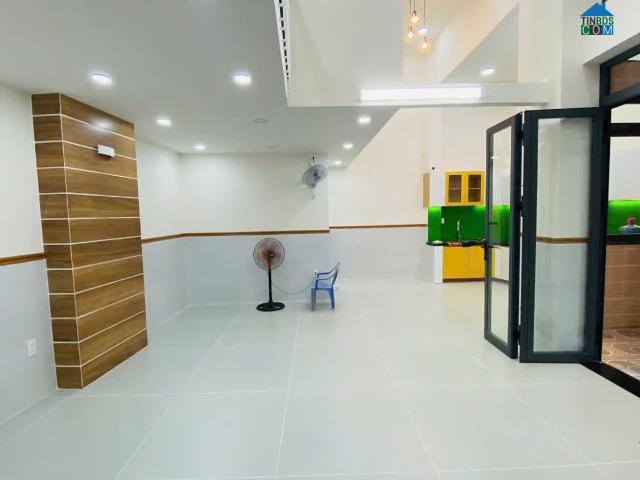 Bán nhà Hẻm an ninh Tứ Hải Ph6 Tân Bình. Dt 8x8m 1 lủng 1 lầu đẹp. Giá 6.38 tỷ tl SHR dọn ở liền