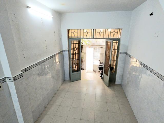 Bán nhà hẻm ba gác máy q4 NGANG 3.1 dài 11 đúc bê tông