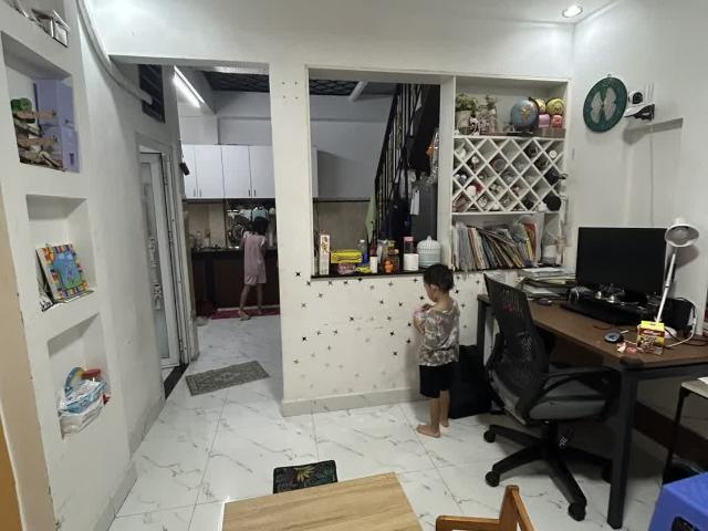Bán nhà Hẻm nhựa 3m, Gần MT Hoàng Văn Thụ P. 4 Tân Bình 45m2, 3PN có phòng Trệt. Chỉ 6.3 tỷ
