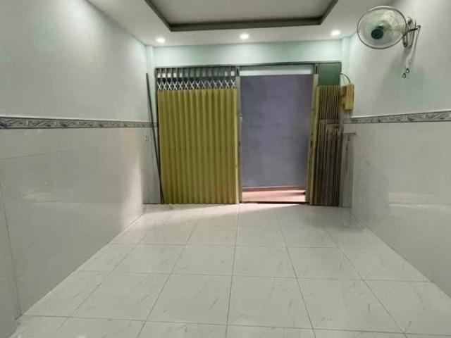 Bán nhà Hồng Lạc, ngay Lạc Long Quân, trung tâm Tân Bình, 24m2 2 tầng, chỉ hơn 2 tỷ