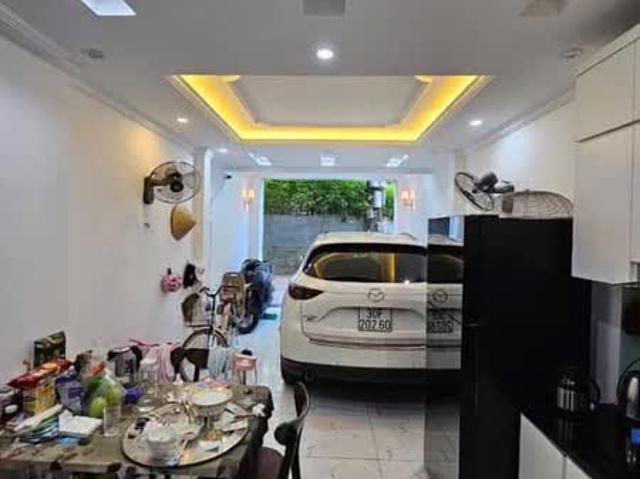 Bán nhà Hồng Tiến Thông Nguyễn Văn Cừ, 42m2, 6 tầng thang máy, ô tô giá 10.85 tỷ