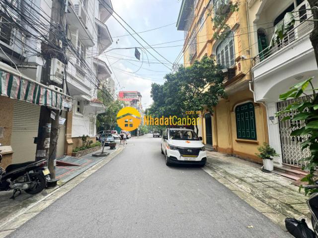 Bán nhà hai bà trưng, ngõ ô tô dừng đỗ. Vỉa hè rộng kinh doanh tốt. S30m