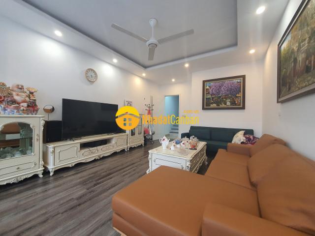 Bán nhà hào nam, đống đa ngõ thẳng, nhà đẹp, tặng nội thất, ở luôn, 50m2x5t, 6. X tỷ 0975642