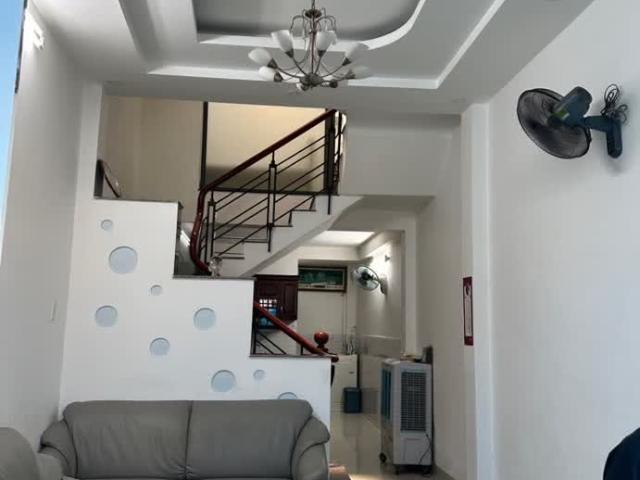 Bán nhà HBG 42m2, 3 tầng, 3PN, đường Nguyễn Trọng Tuyển, p8