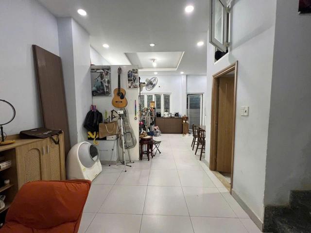 Bán nhà HIẾM 496 Dương Quảng Hàm ngang 6m 97m2 đang cho thuê tiện xây mới nhỉnh 12 tỷ