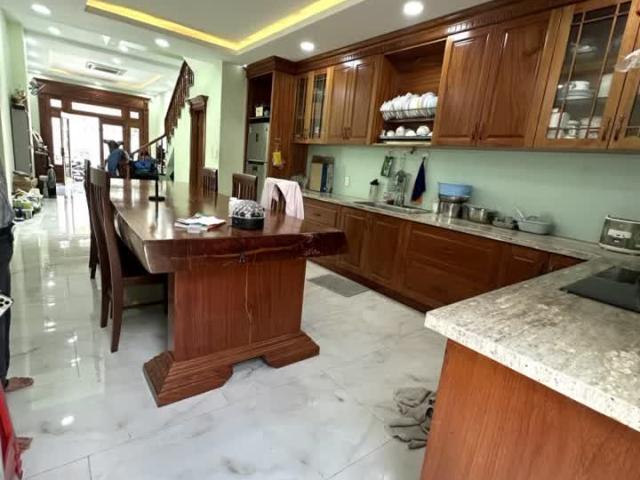 Bán nhà Hiệp Bình Chánh, DT 92 m2, 3 tầng, sổ hồng. Giá 7,75 tỷ