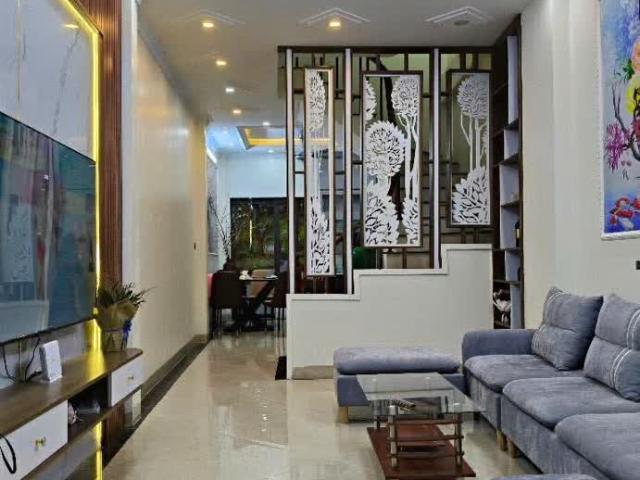 Bán nhà Hoàng Ngân, 39m2, 5.8 tỷ, nhà đẹp, full nội thất, hẻm yên tĩnh, thoáng mát