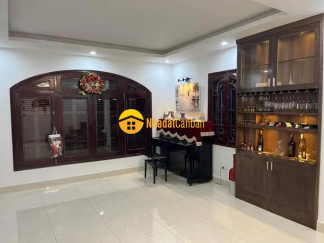 Bán nhà hoàng cầu. Đống đa. lô góc. Ô tô. dt 57m2. Mt 6,4m. 5 tầng. Giá 12,48 tỷ