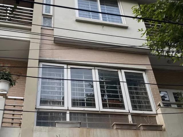 Bán Nhà Hoàng Hoa Thám Ba Đình Ngõ Thông, Kinh Doanh, Gần Hồ Tây 70m5tầng 11.9tỷ