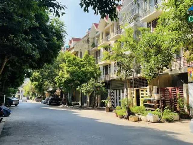 Bán nhà Hoàng Quốc Việt, Phân lô vỉa hè, ô tô tránh, nội thất đỉnh 46m2 giá nhỉnh 10 tỷ