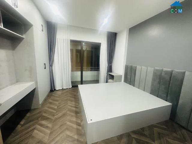 Bán nhà Hoàng Tăng Bí 37m2, dân xây 5 tầng, ô tô đỗ cửa chỉ 6 tỷ hơn