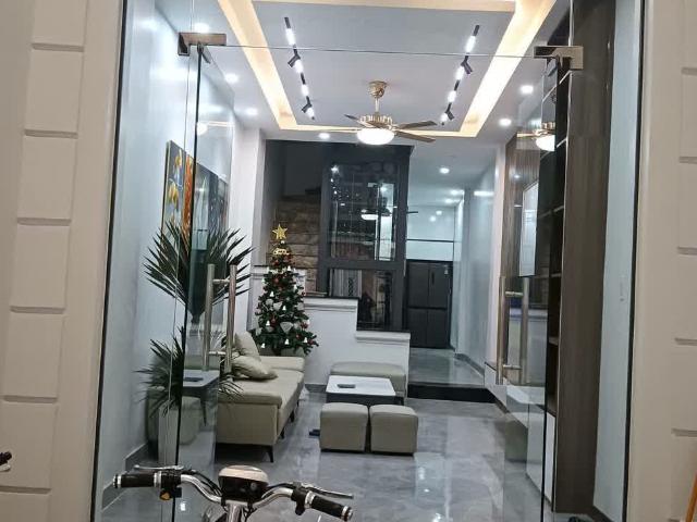 Bán nhà Hoàng Văn Thụ, Hoàng Mai, 65m2, 5 tầng, thang máy, full nội thất, 10.8 tỷ