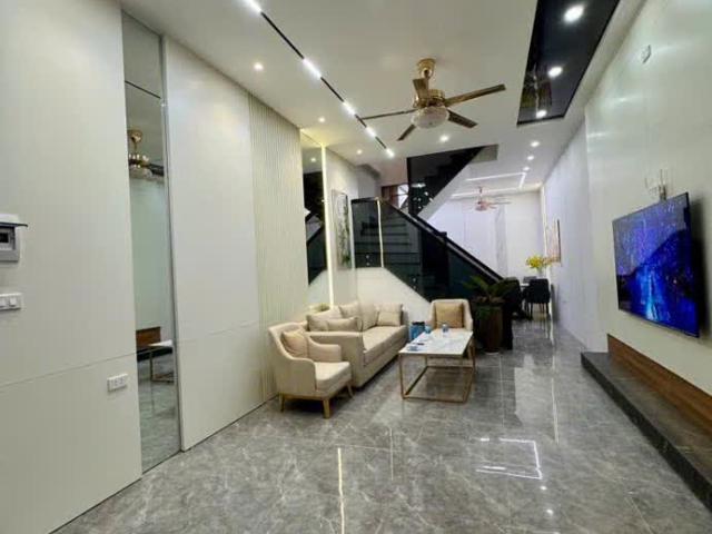 Bán nhà Hoàng Văn Thái Ô tô vào nhà 15,9 tỷ 45m2 5 tầng sổ đỏ nở hậu