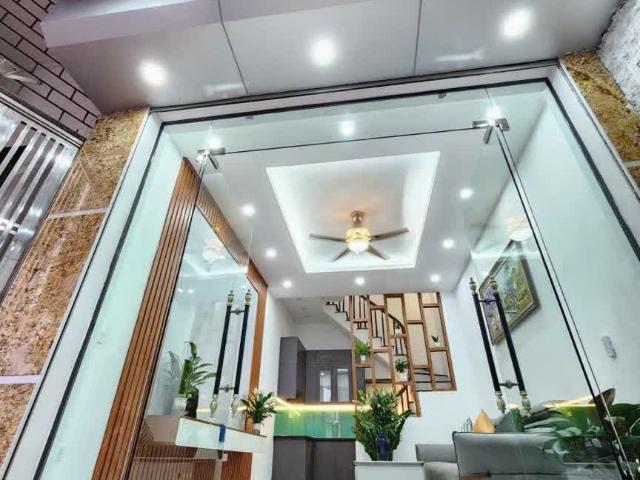 Bán nhà Đinh Công Thượng giá 6.4 tỷ, diện tích 35m2, 5 tầng, mặt tiền 4.5m