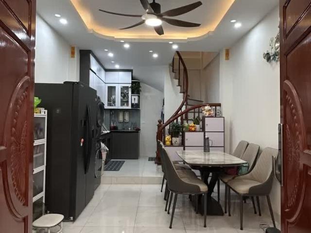 Bán nhà Kim Chung, Hoài Đức 30m2. Xây dựng 5 tầng full nội thất. Cách 130m đến chợ Lai Xá