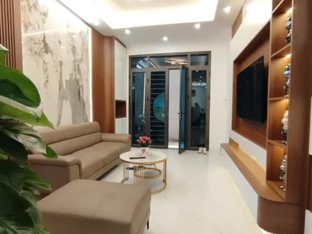 Bán nhà Kim Giang, Thanh Xuân. 38m2 x 5 Tầng. 4 Ngủ. Nhà mới. Ô tô. gần phố. Hơn 7 Tỷ