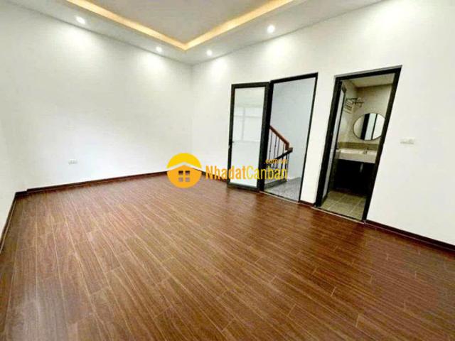 Bán nhà kim mã 6 tỷ mặt tiền 5m ngõ nông gần phố 5t x 35m², kd đỉnh