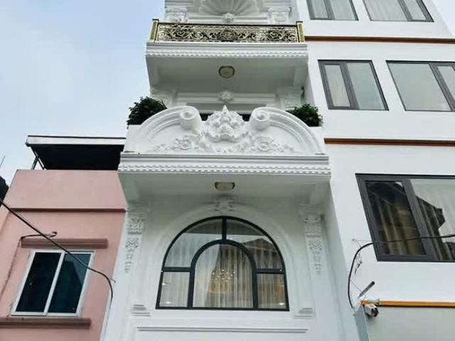Bán nhà kinh doanh long biên, gần vinhomes riverside, thang máy, gara 2 ô tô, full nội thất