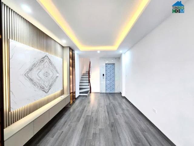 Bán Nhà Lạc Long Quân 6 Tầng Thang Máy Bãi Xe Oto Sát Nhà 20M Ra Phố Gần Hồ Tây