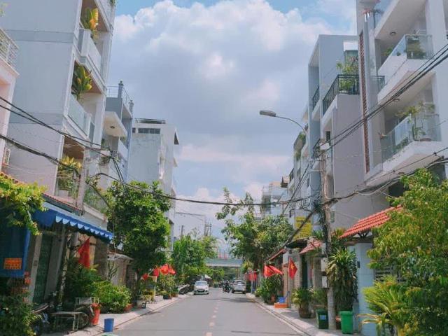 Bán Nhà Lý Phục Man Quận 7, dòng tiền lên đến 600 triệu / năm, nhỉnh 6 tỷ. Gọi ngay Vinh Nhà Phố
