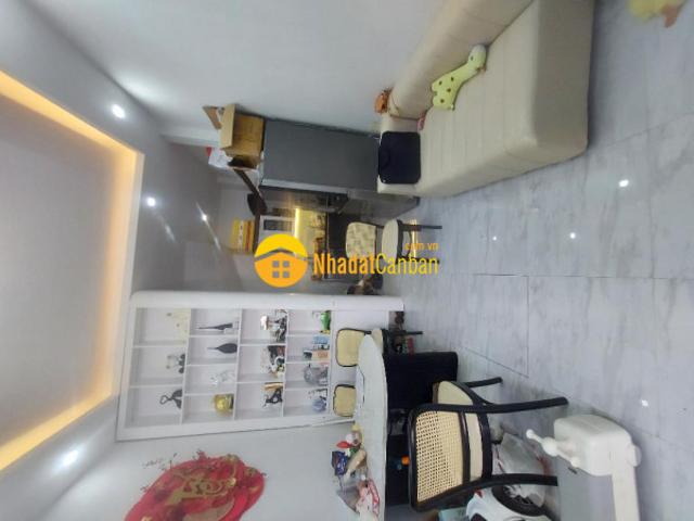 Bán nhà la dương 35m2 x 5 tầng, 3pn, lô góc, oto đỗ gần, giá 4 tỷ 4