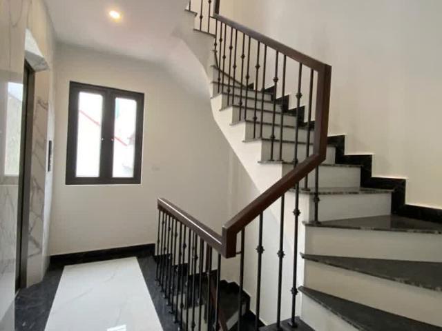 Bán Nhà Lô Góc 6 Tầng Ngọc Thụy, 11.2 Tỷ
