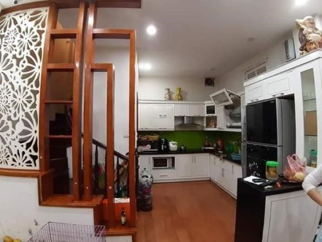 Bán nhà lô góc Phố Chùa Bộc, Đống Đa. DT 46m2x5T. oto, KD