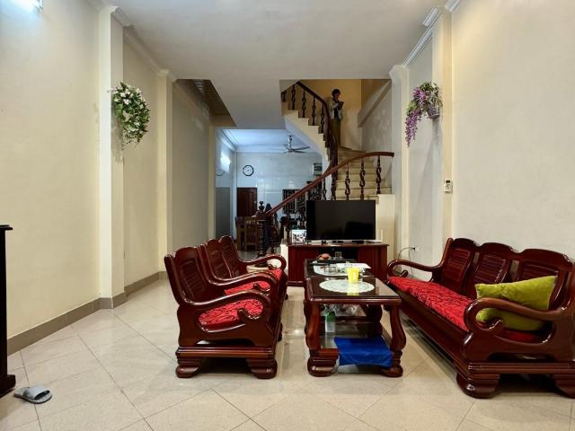 Bán nhà Lò Đúc, 44m2, mặt tiền 8.9m, 16 tỉ, cách 1 nhà ra phố, ngõ rộng thoáng
