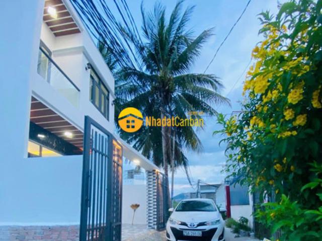 Bán nhà đẹp 2 tầng xã vĩnh ngọc, nha trang có sân đậu oto