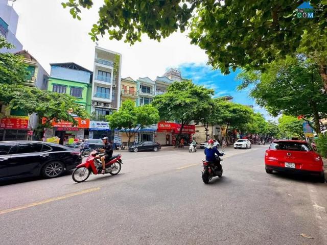 Bán nhà đẹp 5 tầng chỉ nhỉnh 7 tỷ phố Phú Diễn, Gần oto, Sát phố, 2 thoáng, Full nội thất, Ở