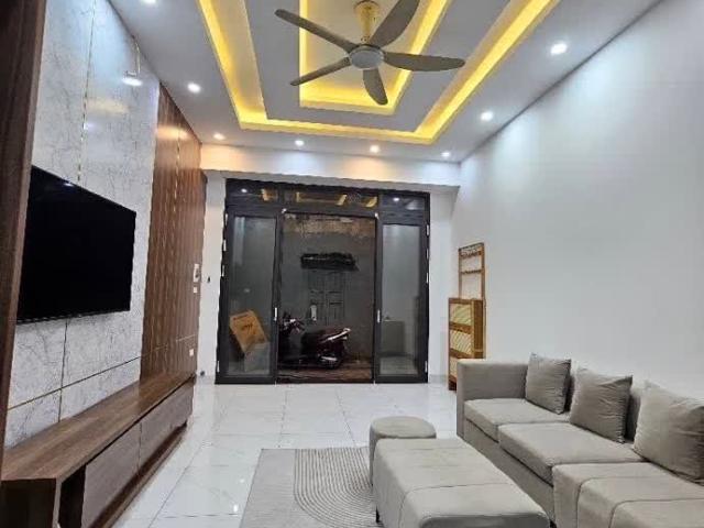 Bán nhà đẹp đón Tết – Ngô Gia Tự – 35m² – 5 tầng – giá 6,8 tỷ – sổ riêng nở hậu – nhà mới thơm