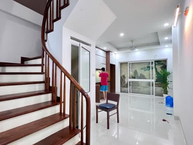 Bán nhà đẹp mới xây ô tô đỗ cửa ngõ 134 Lê Trọng Tấn 5 tầng 38m2 giá 10,8 tỷ. LH 0912442