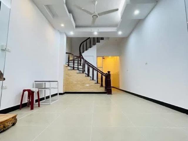 Bán nhà đẹp phố Lạc Long Quân 46m2 3tầng mặt tiền 4.1m 8.95 tỷ Tây Hồ