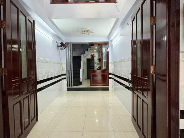 Bán nhà đẹp vị trí tốt gần chợ Rạch Ông Nguyễn Thị Tần, P2 Q8