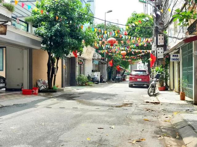 Bán nhà Phạm Văn Đồng, Ngõ rộng thênh thang, Santafe đỗ cửa, 3 bước ra phố, Dân trí cao, 40m2