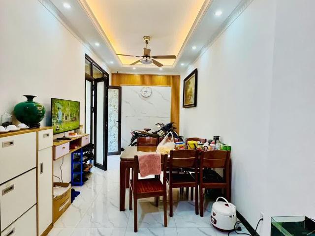 Bán nhà phố Minh Khai, Hai Bà Trưng 30m, 5 tầng. Giá: 7.2 tỷ. LH: 0937158