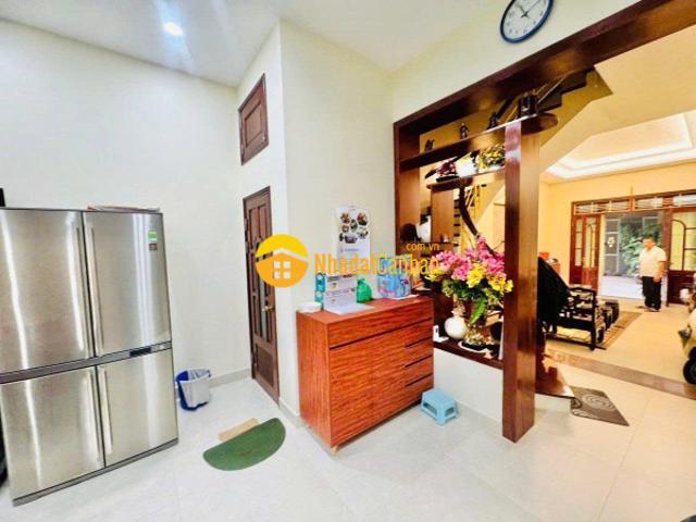 Bán nhà phố nghĩa đô hà nôi. Phân lô góc. Ô tô đỗ cửa. Wiew sân chơi. 60m 4 tầng. 27 tỷ