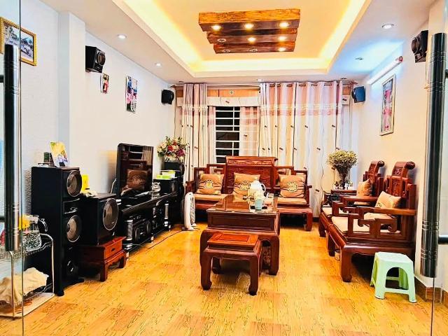 Bán nhà phố Nguyễn Đình Chiểu, 64m2, mặt tiền gần 4m, nhỉnh 26 tỉ, ô tô vào nhà