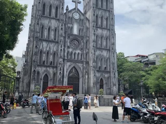 Bán nhà phố Nhà Chung 101m², 2 tầng, MT 4.5m, giá 74.5 tỷ Hoàn Kiếm. Liên hệ MUA: O94lO7l689