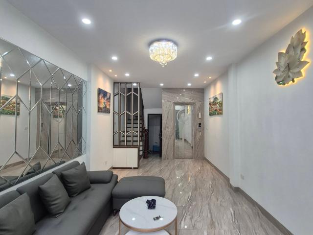 Bán nhà phố Bạch Mai, 40m2, 6 tầng thang máy, mặt tiền 4.6m, 14 tỉ, nhà đẹp ở luôn, ô tô đỗ cửa