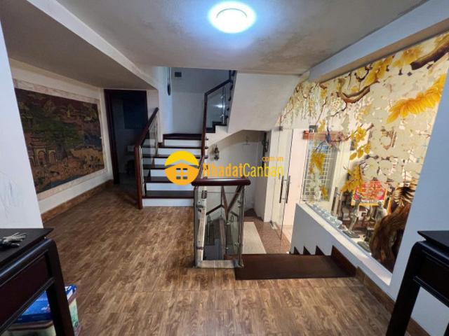 Bán nhà phố dịch vọng, ngõ oto, lô góc, 75m2 giá 20,5 tỷ