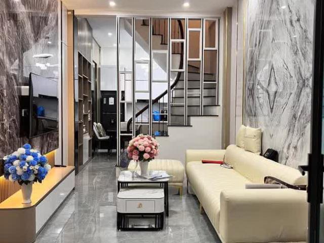 Bán nhà phố Hoàng Mai, Hoàng Văn Thụ 42m, 4 tầng. Giá: 8.35 tỷ. LH: 0937158