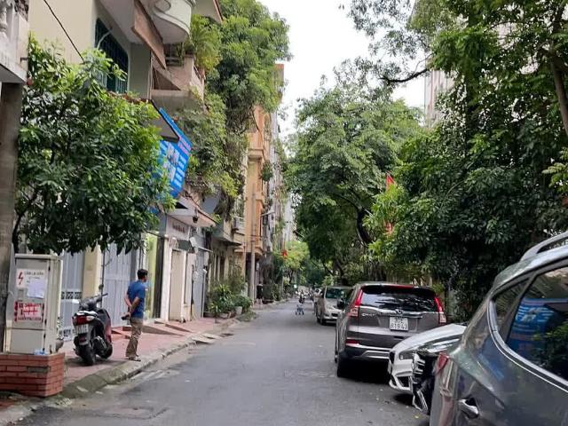 Bán nhà phố Hoàng Quốc Việt phân lô ô tô tránh lô góc 2 thoáng