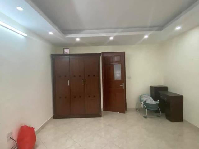 Bán nhà phố Kim Giang 42 m2, kinh doanh tốt, 4 tỷ 750tr