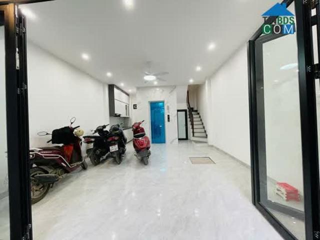 Bán nhà phố Kim Mã, Ba Đình, vuông đẹp, diện tích 37m2, mặt tiền 4.8m, giá chỉ 10.5 tỷ