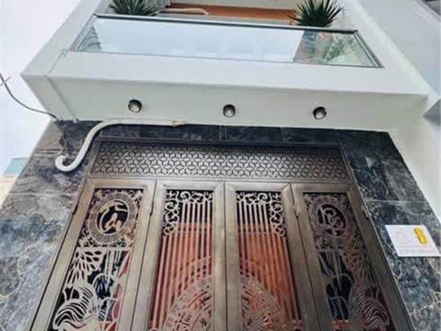 Bán nhà phố Lĩnh Nam. DT: 55m2x6T. MT: 4m, 9PN thang máy, full nội thất, cách ô tô 15m. Giá 10.5tỷ